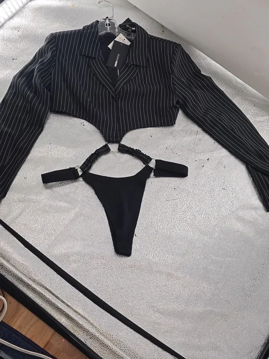Fashion Nova Black Pinstripe Cropped Blazer with Ring Cut-Out - Picture 2 of 6